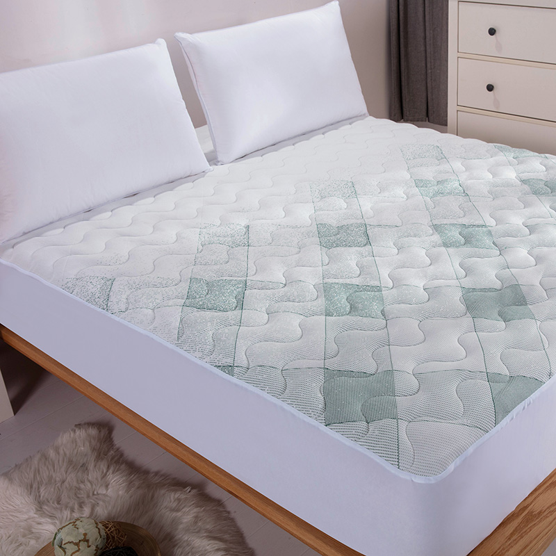 Ultra soft Breathable Anti-Microbial and Anti -Mite quilted mattress pad   (2)