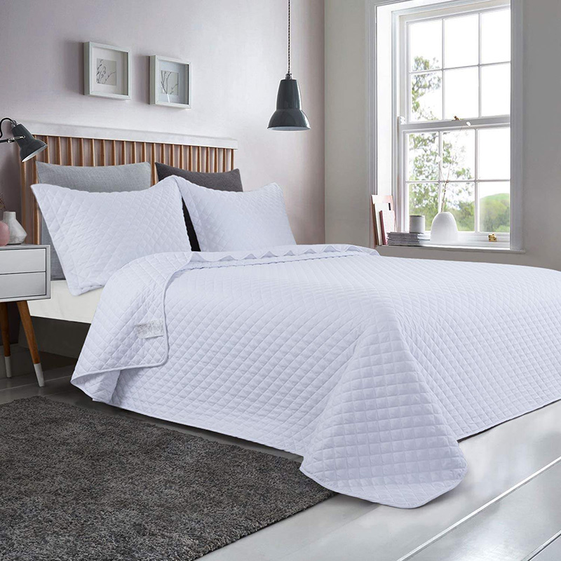 Super-soft-comfortable-four-season-cheap-cost-hotel-bed-quilt-comforter-(3)