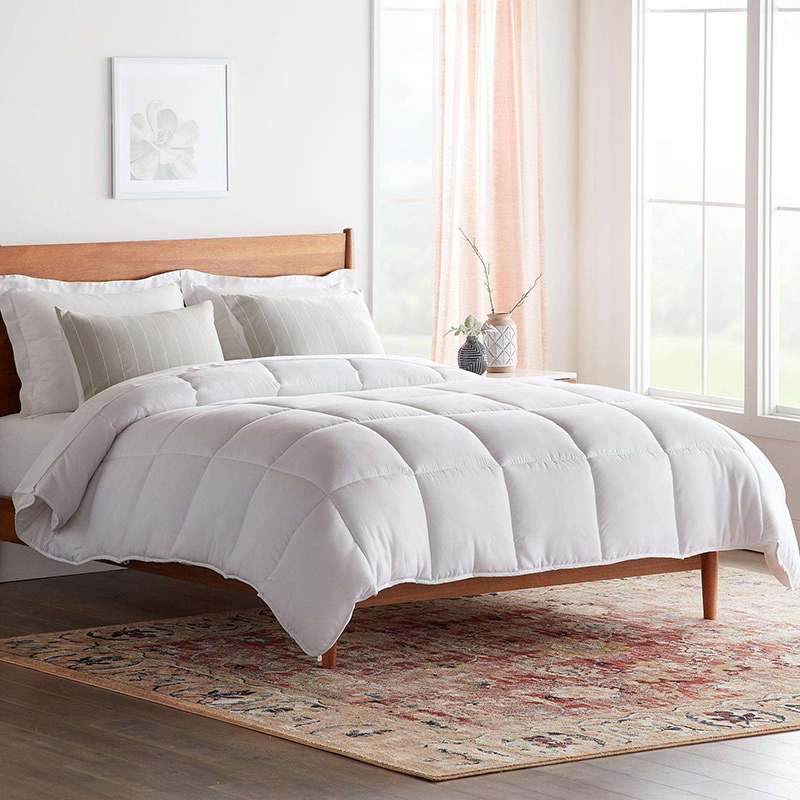 Super-soft-comfortable-four-season-cheap-cost-hotel-bed-quilt-comforter-4